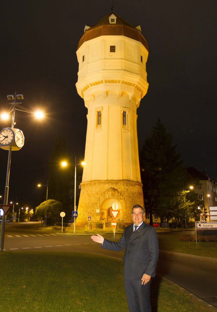 Wiener Neustadt´s Wasserturm leuchtet wieder!