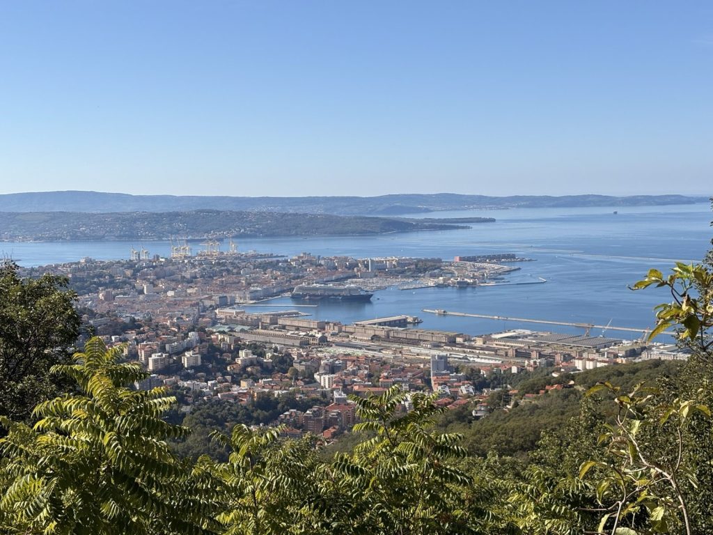 Blick über Triest und den Golf